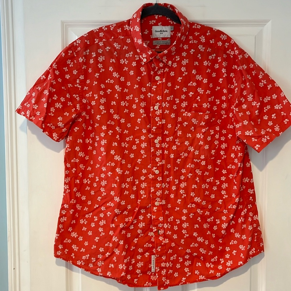 XL Short Sleeved Hawaiian Button Down Shirt